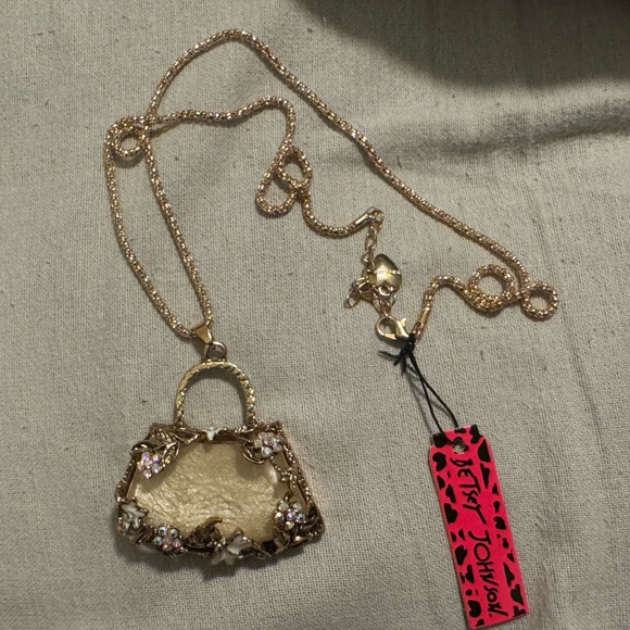 Betsey Johnson Heart Pendant Necklace - Picture 1 of 3